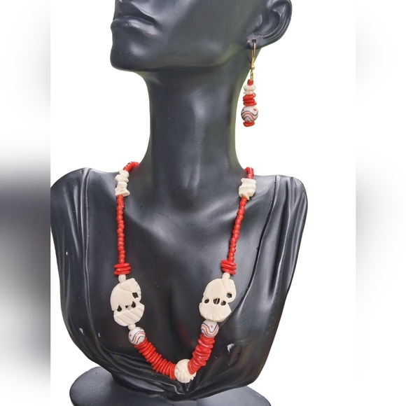 VINTAGE CARVED BONE IVORY ELEPHANT & VIBRANT GLASS BEAD NECKLACE & EARRINGS SET - Picture 1 of 9